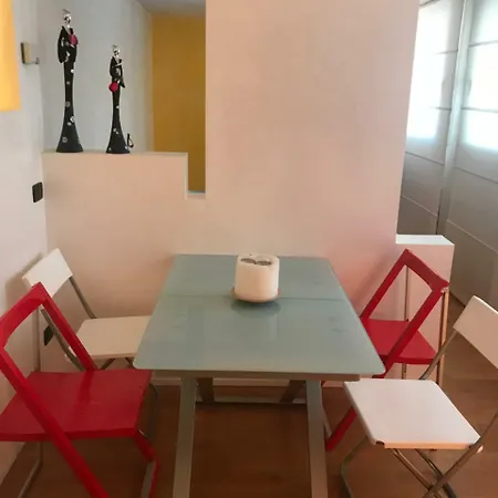 Terrace Venice 6th Floor Yellow *